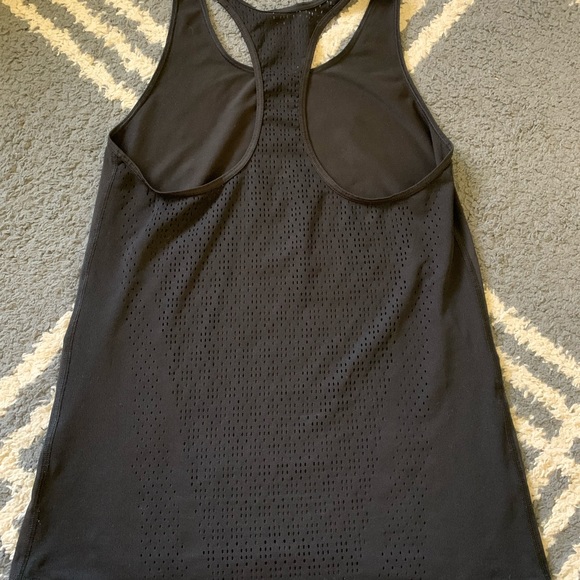 FREE w/ purchase! GapFit mesh racerback tank - Picture 2 of 3